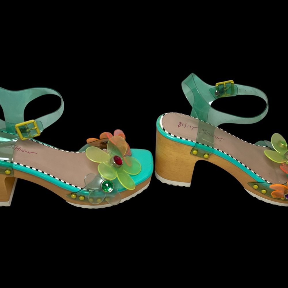 Betsey Johnson flower platform sandals - Picture 3 of 7